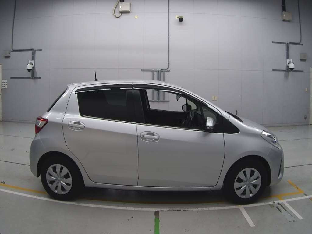 2017 Toyota Vitz NSP130[2]