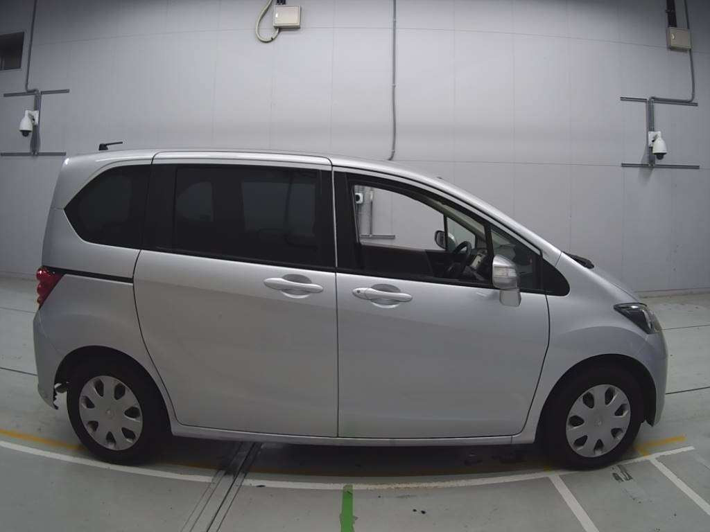 2010 Honda Freed GB3[2]