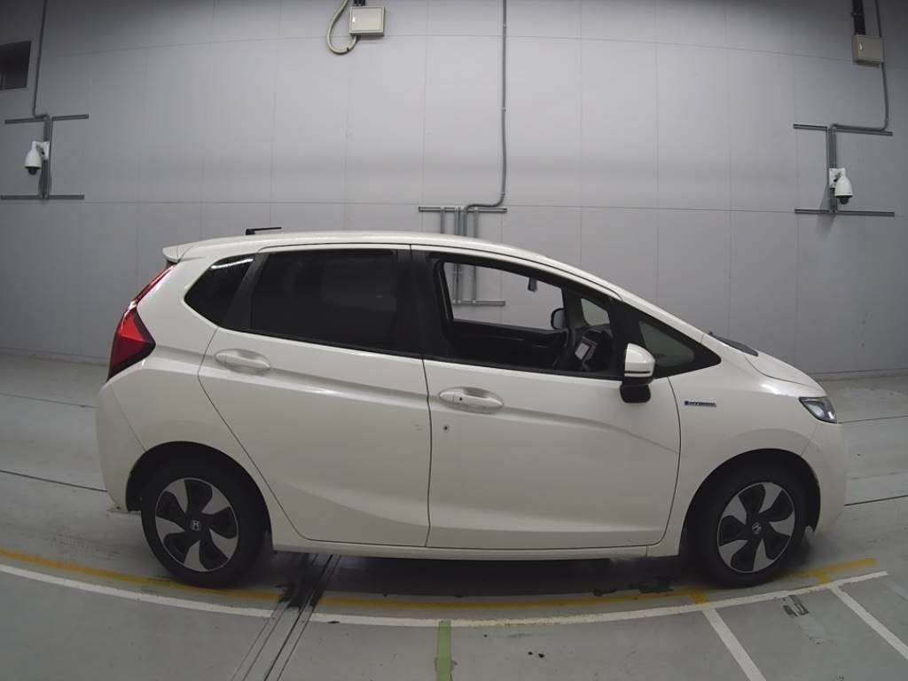 2015 Honda Fit Hybrid GP5[2]