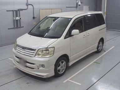 2003 Toyota Noah