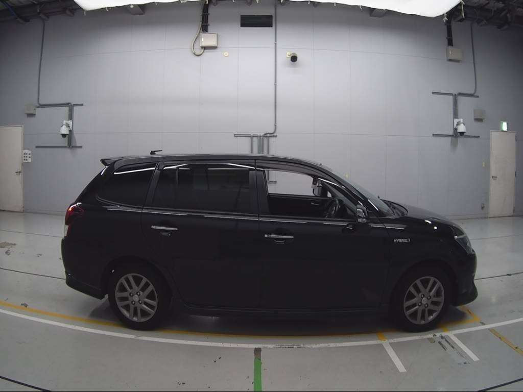 2014 Toyota Corolla Fielder NKE165G[2]