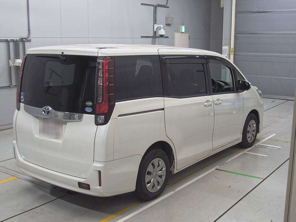 2015 Toyota Noah ZRR80G[1]