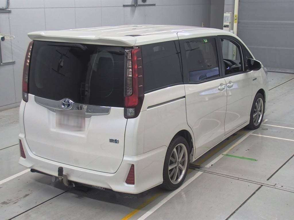 2014 Toyota Noah ZWR80G[1]