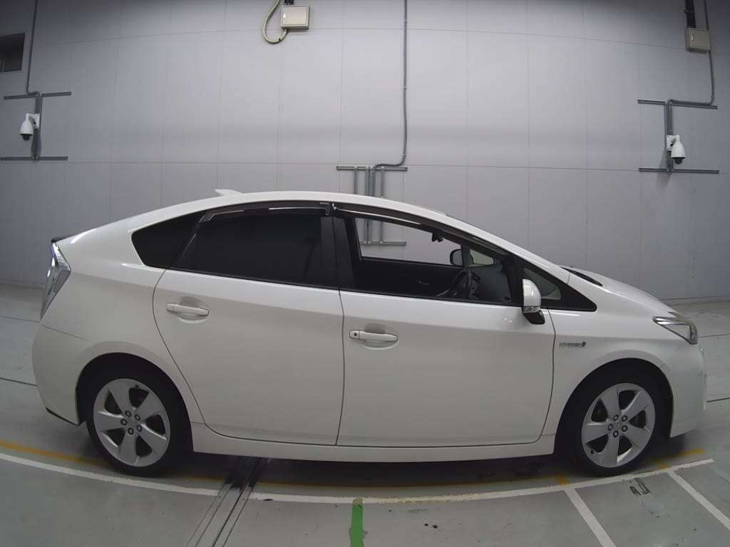 2012 Toyota Prius ZVW30[2]