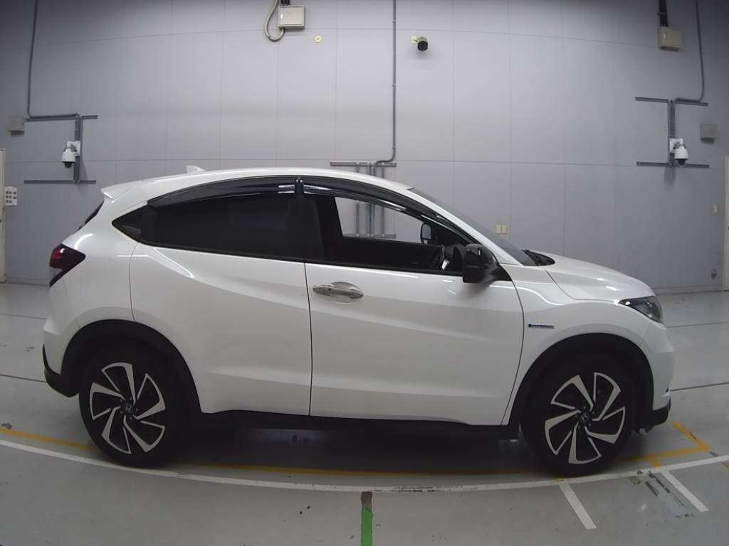 2016 Honda VEZEL RU3[2]