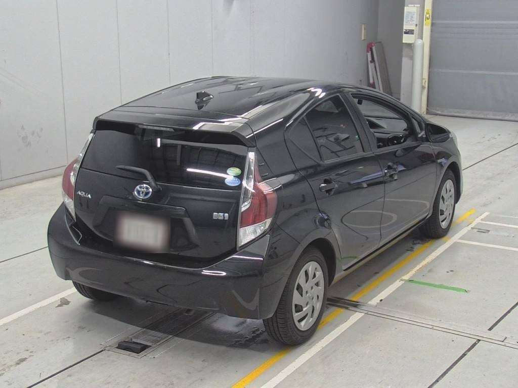 2015 Toyota Aqua NHP10[1]