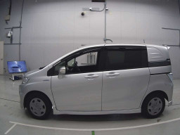 2013 Honda Freed spike hybrid