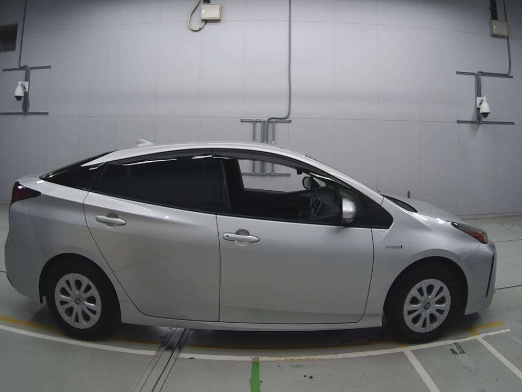 2019 Toyota Prius ZVW51[1]