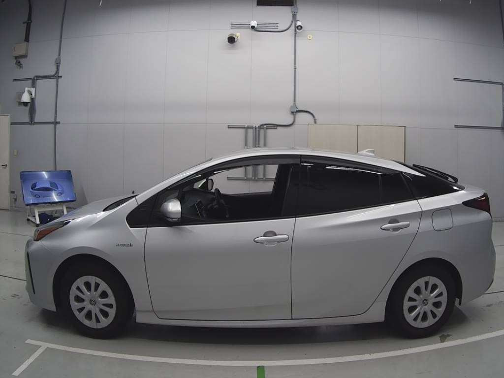 2019 Toyota Prius ZVW51[2]