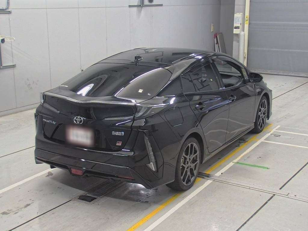 2019 Toyota Prius PHV ZVW52[1]