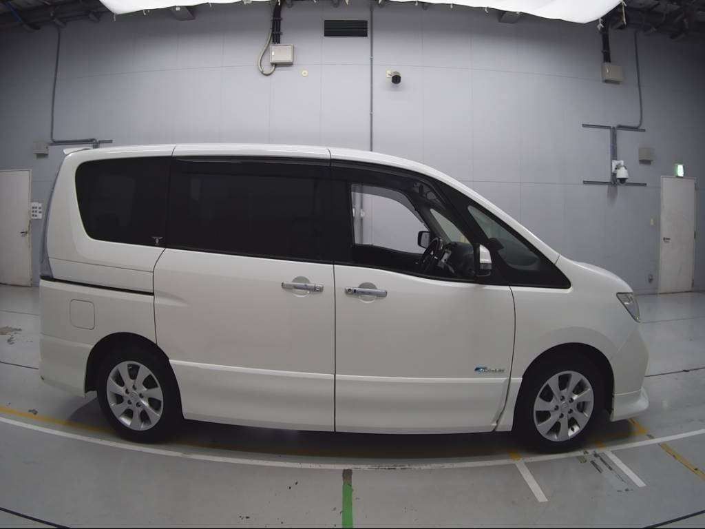 2013 Nissan Serena HFC26[2]