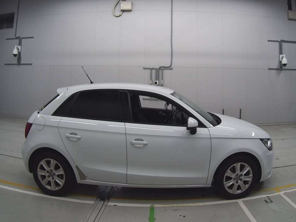 2012 Audi A1 Sportback 8XCAX[2]