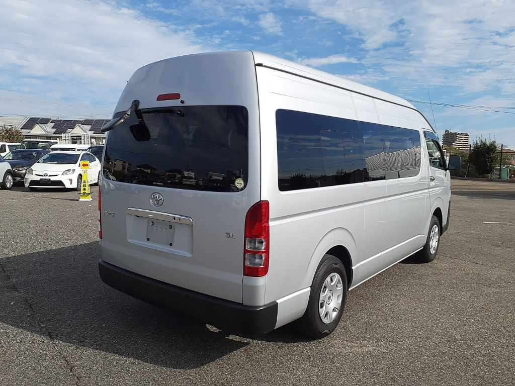 2021 Toyota Hiace Commuter TRH228B[1]