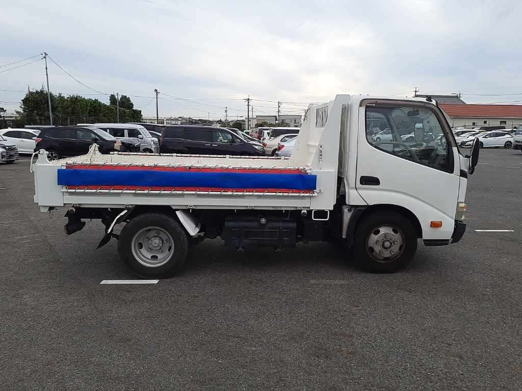 2010 Hino DUTRO XZU314T[1]