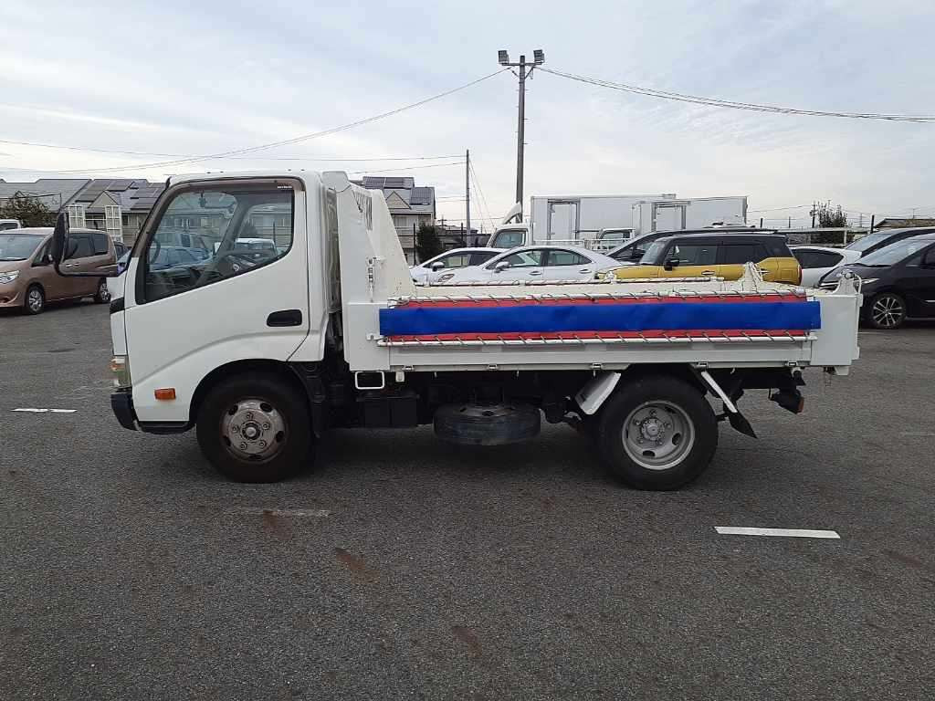 2010 Hino DUTRO XZU314T[2]