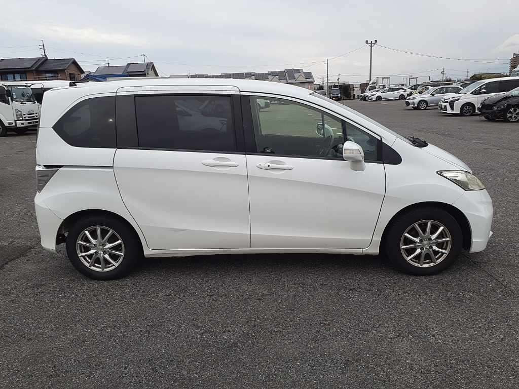 2013 Honda Freed GB3[2]