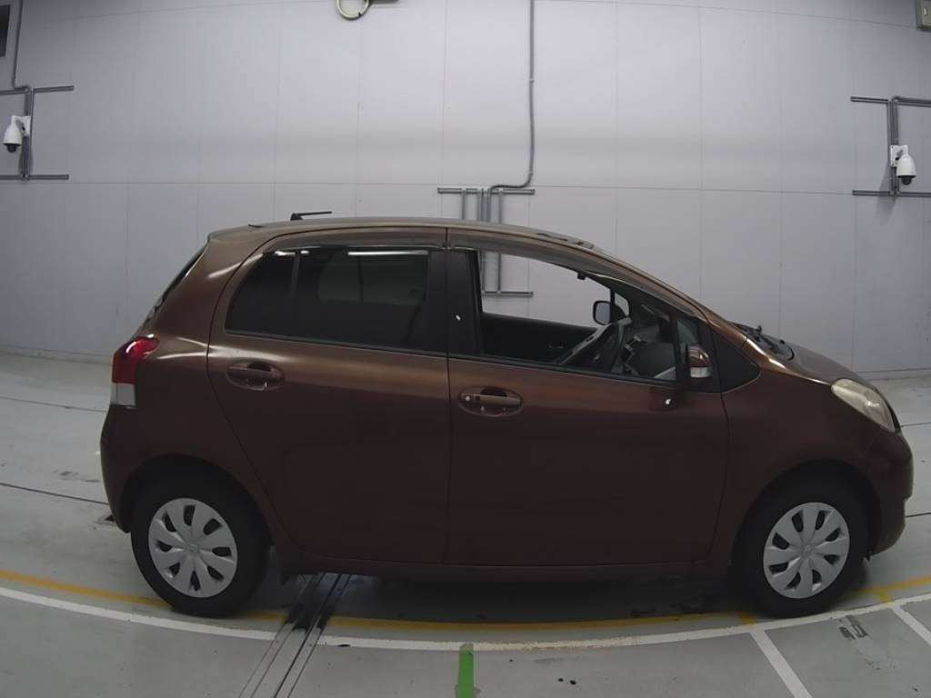 2010 Toyota Vitz SCP90[2]