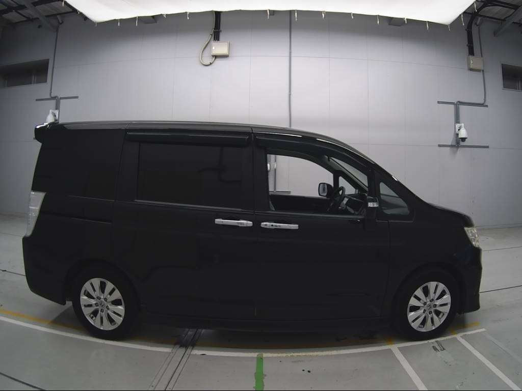 2011 Honda Step WGN Spada RK5[2]