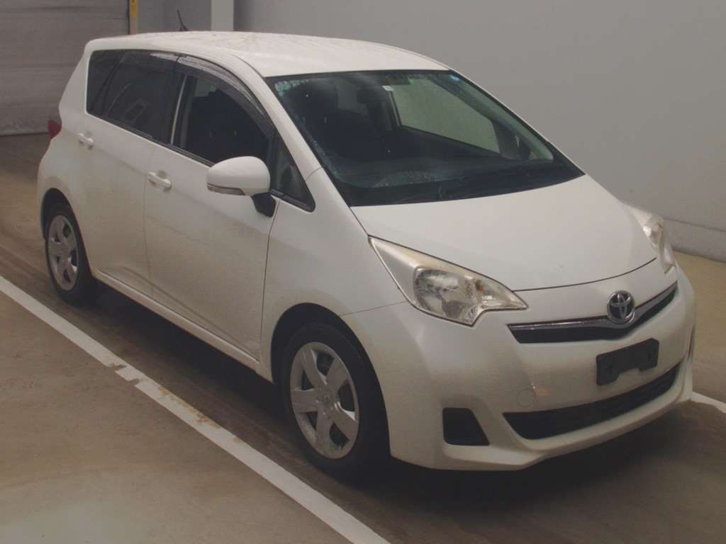 2013 Toyota Ractis NSP120[2]