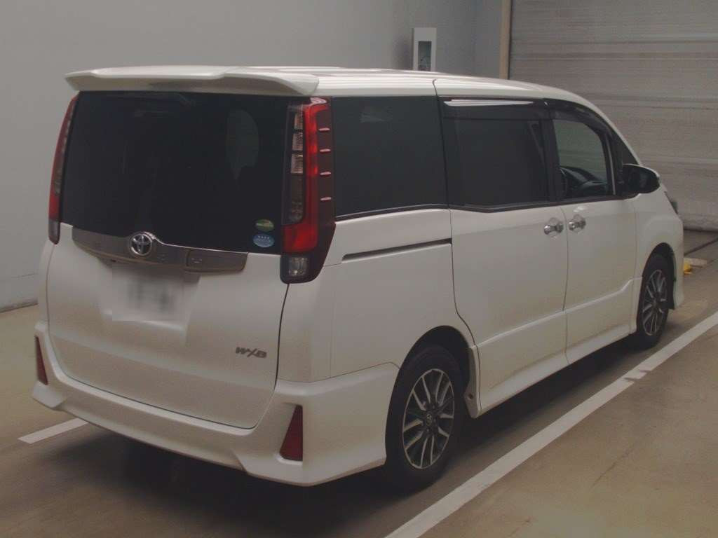 2016 Toyota Noah ZRR80W[1]