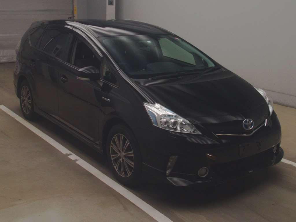 2014 Toyota Prius alpha ZVW41W[2]