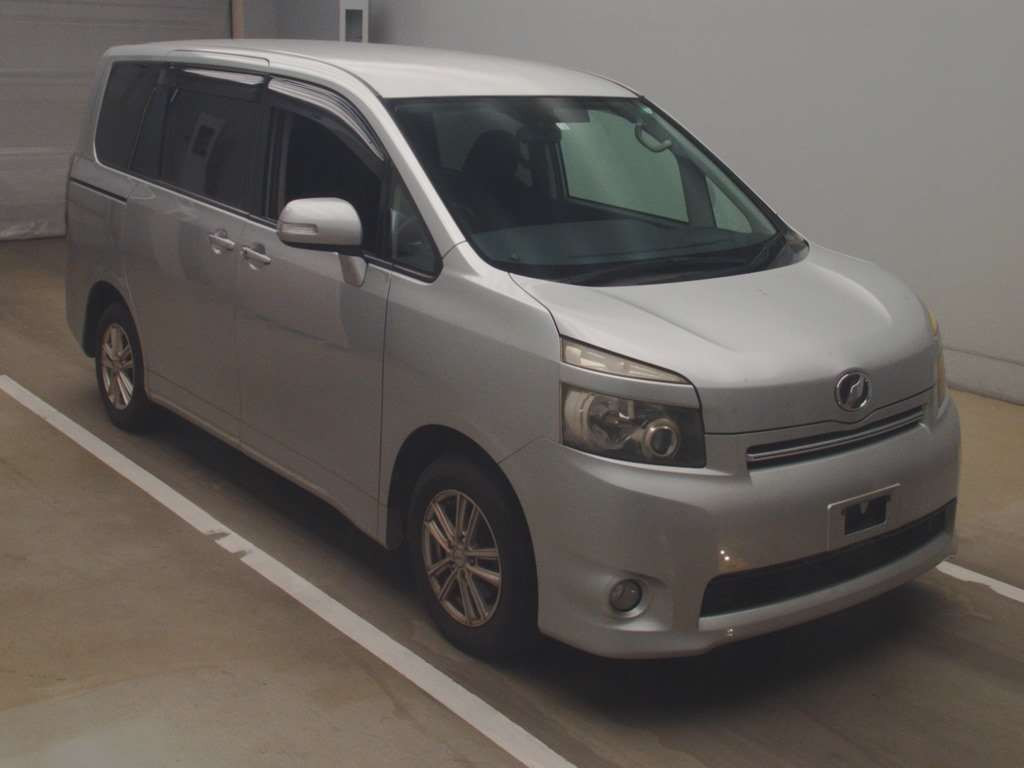 2010 Toyota Voxy ZRR70G[2]