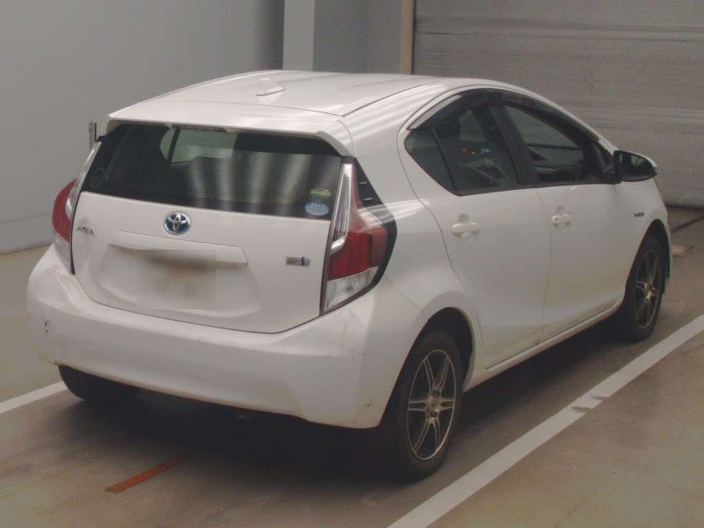 2015 Toyota Aqua NHP10[1]