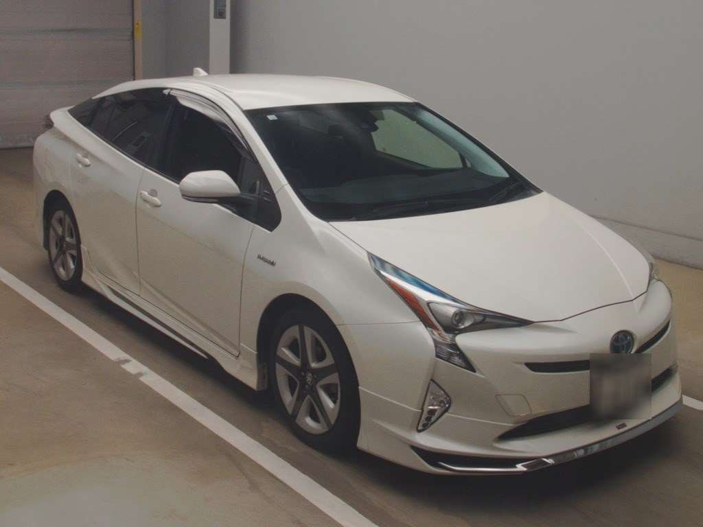 2018 Toyota Prius ZVW50[2]