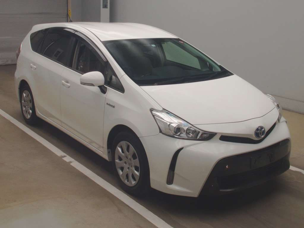 2017 Toyota Prius alpha ZVW41W[2]