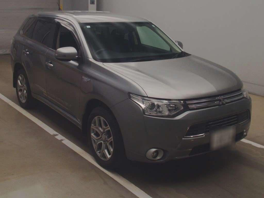 2013 Mitsubishi Outlander PHEV GG2W[2]