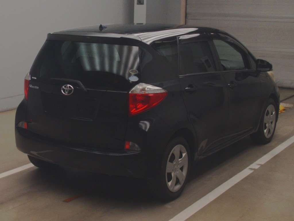 2011 Toyota Ractis NSP120[1]