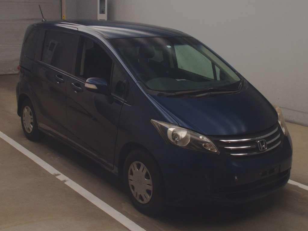 2011 Honda Freed GB3[2]