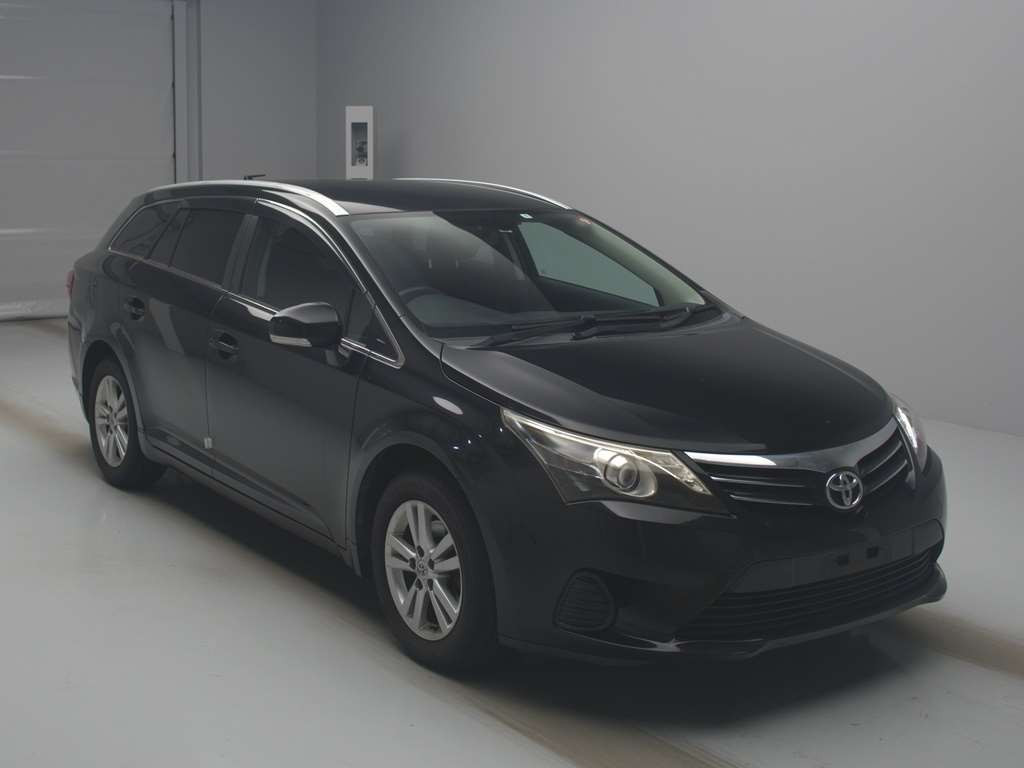 2013 Toyota Avensis Wagon ZRT272W[2]