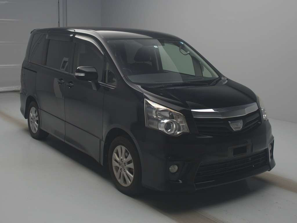 2013 Toyota Noah ZRR70W[2]