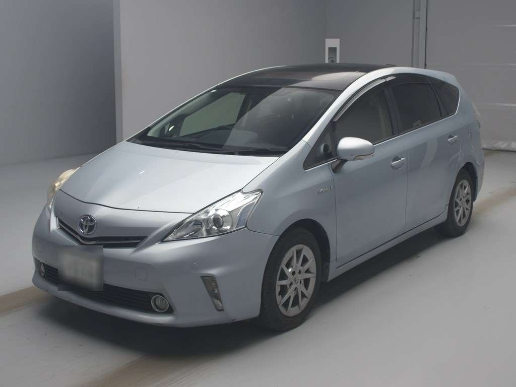 2011 Toyota Prius alpha ZVW41W[0]