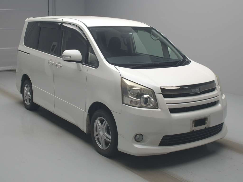 2009 Toyota Noah ZRR70W[2]