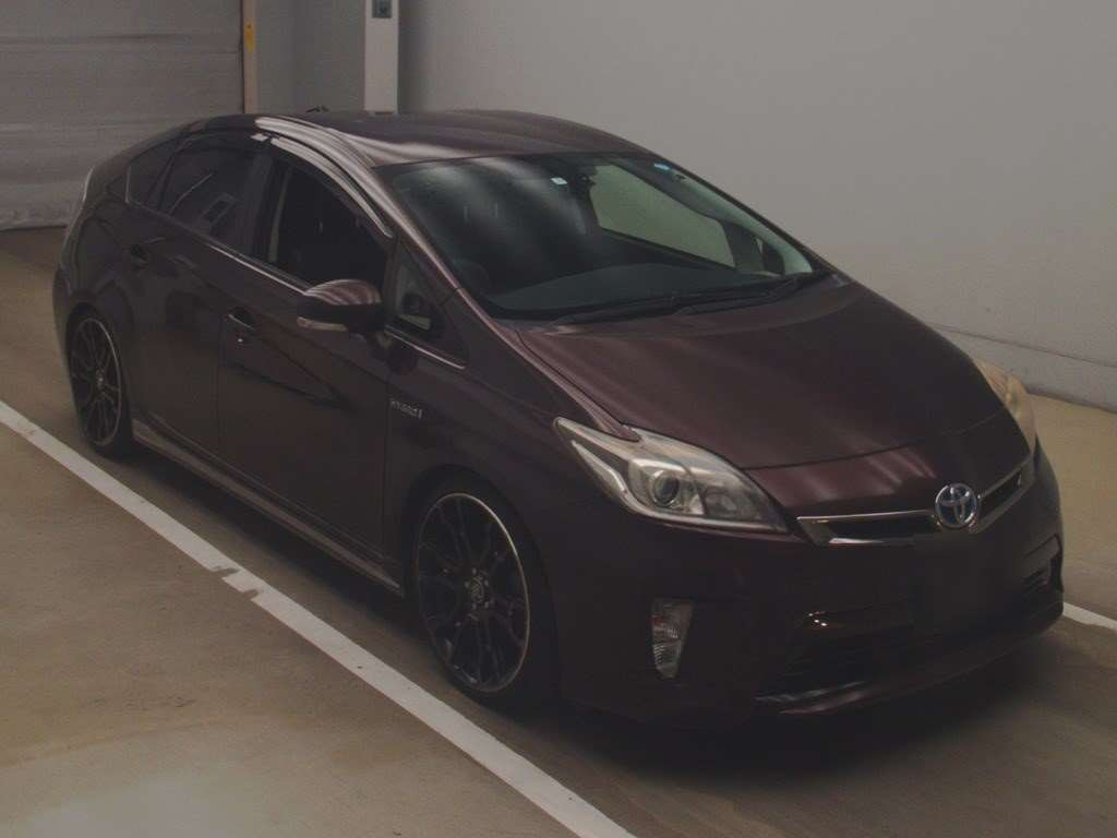 2013 Toyota Prius ZVW30[2]