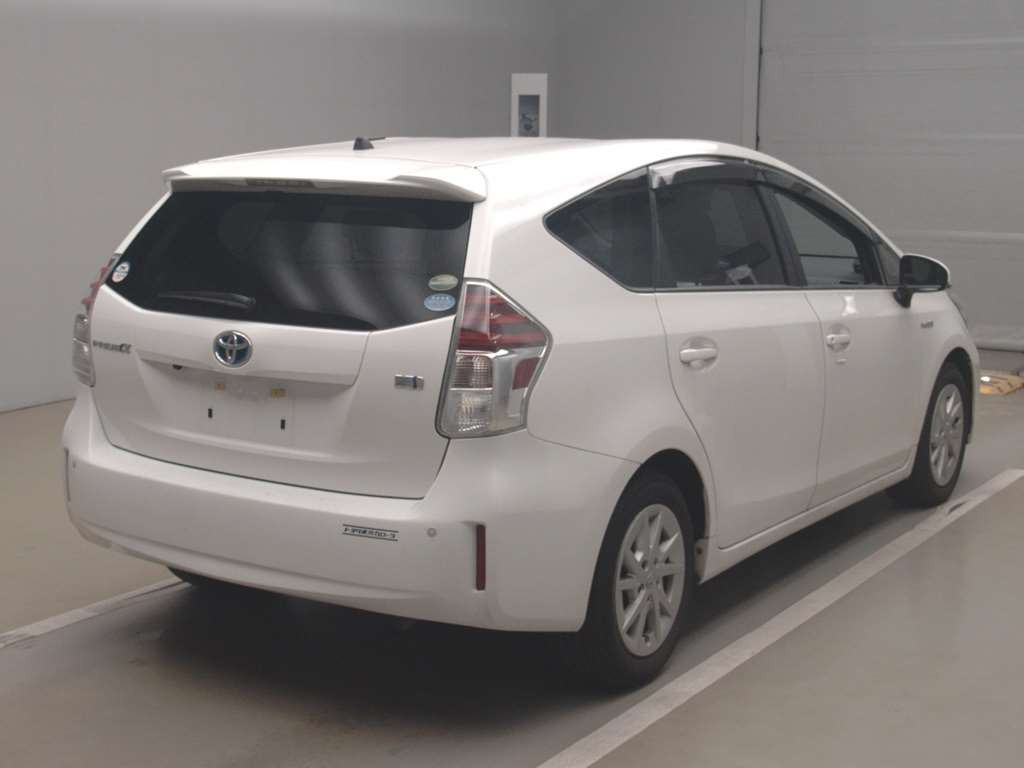 2019 Toyota Prius alpha ZVW41W[1]