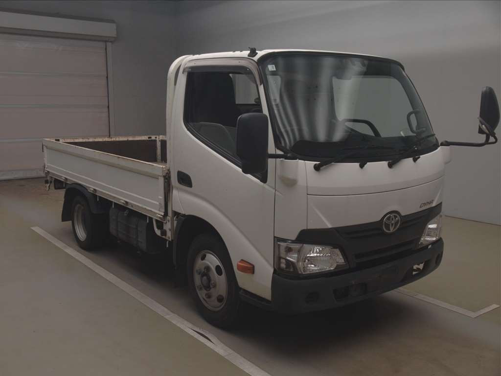 2017 Toyota Dyna Truck XZU605[2]