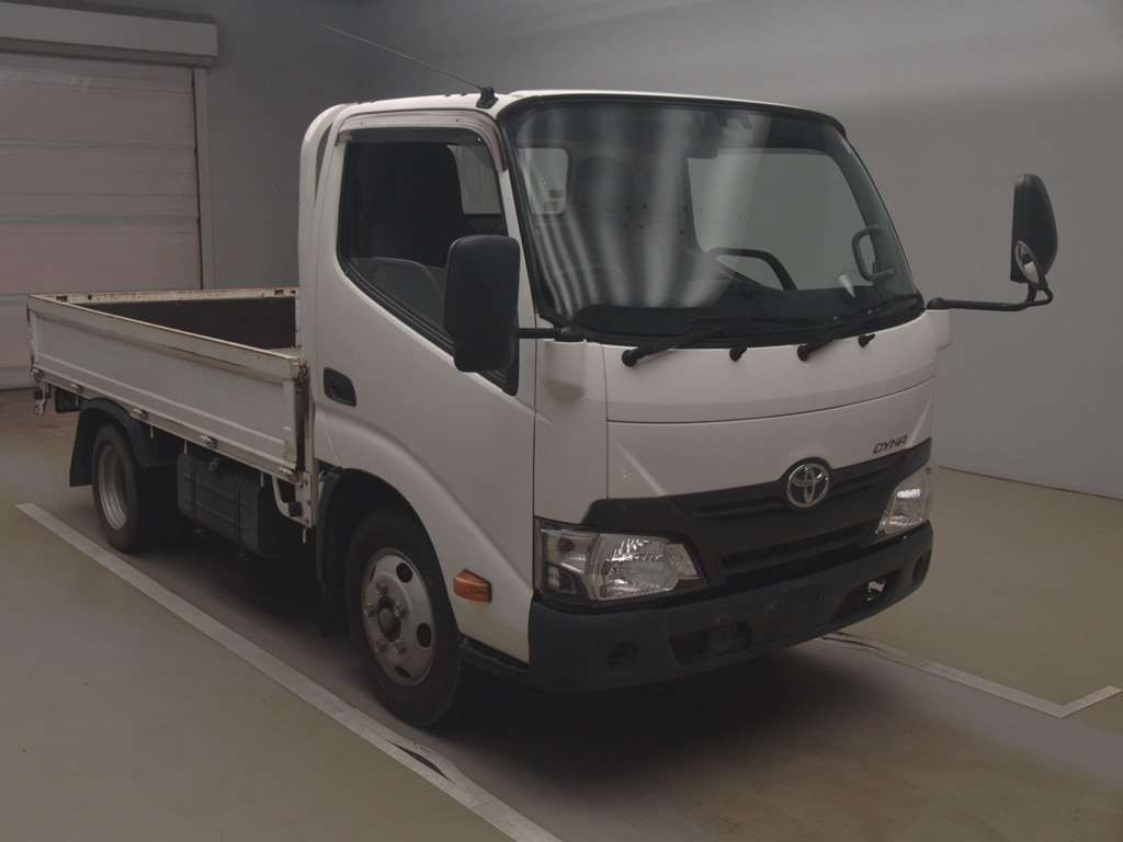 2018 Toyota Dyna Truck XZU605[2]