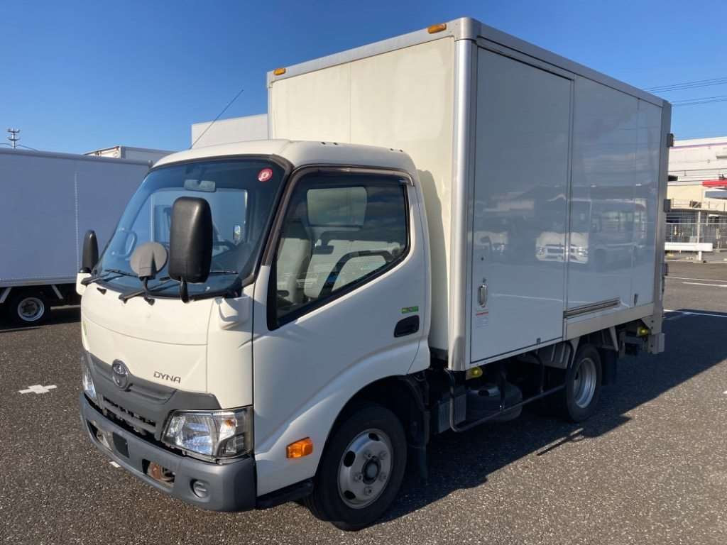 2017 Toyota Dyna Truck XZU605[0]