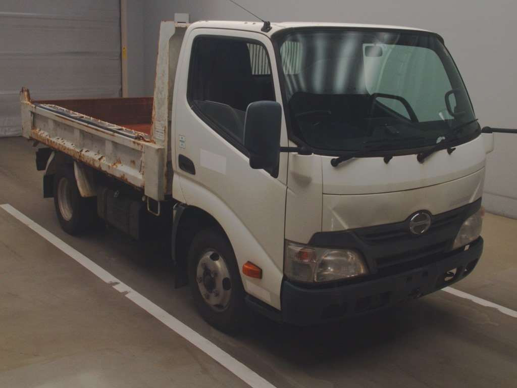 2013 Hino DUTRO XZC610T[2]