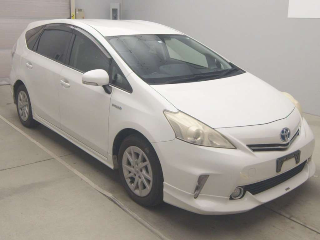 2012 Toyota Prius alpha ZVW41W[2]