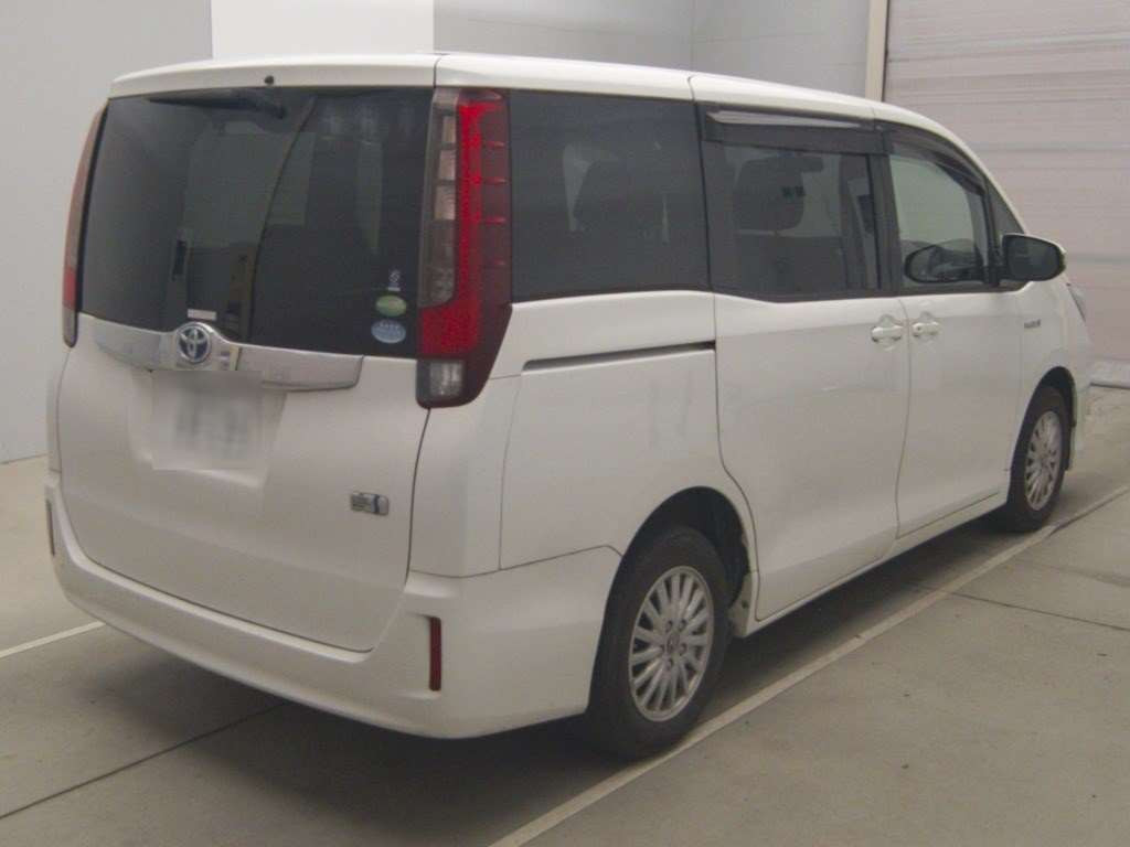 2014 Toyota Noah ZWR80G[1]