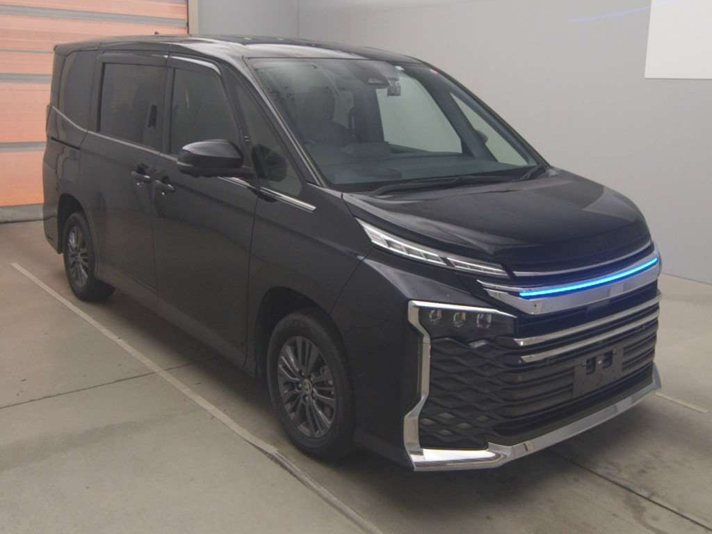 2022 Toyota Voxy ZWR95W[2]