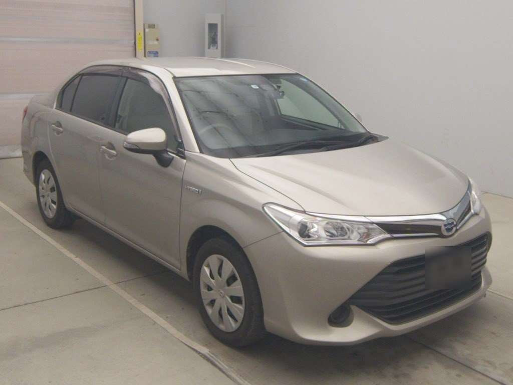 2015 Toyota Corolla Axio NKE165[2]