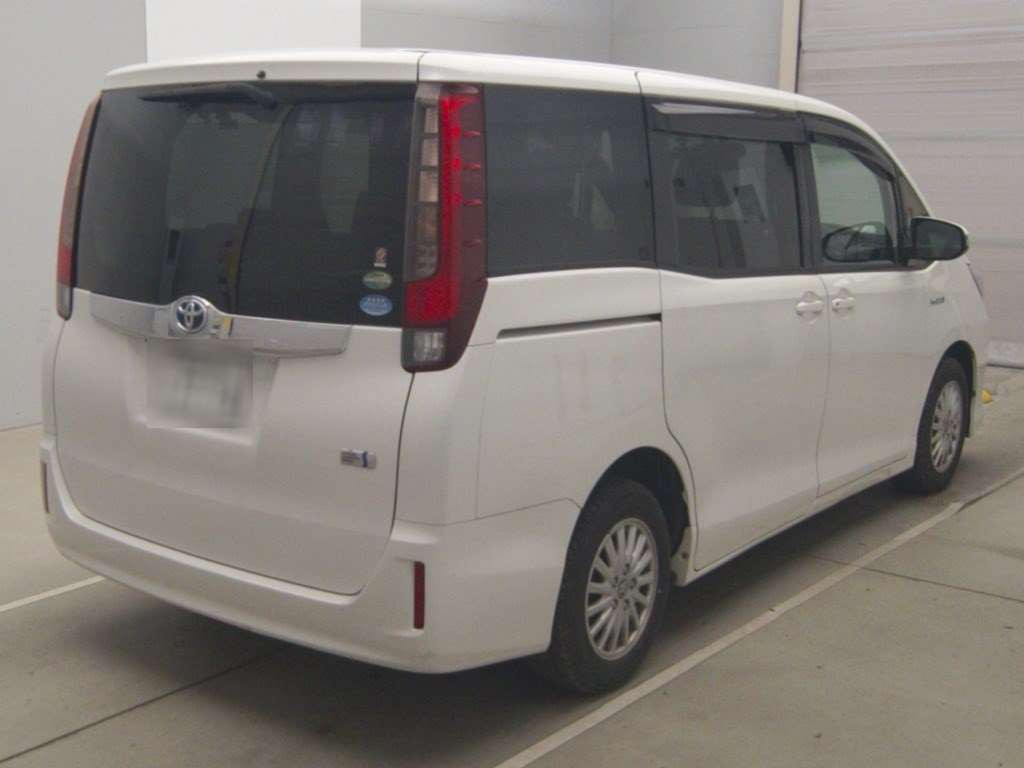 2015 Toyota Noah ZWR80G[1]