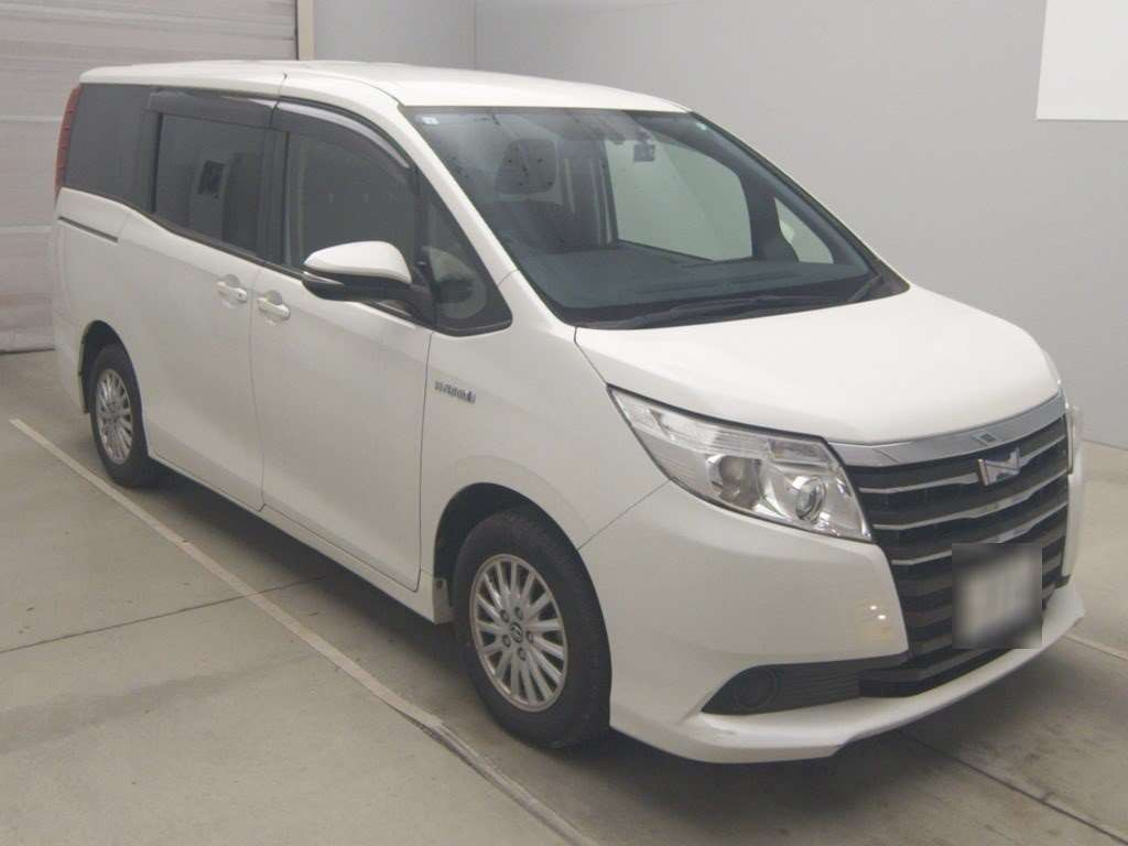 2015 Toyota Noah ZWR80G[2]