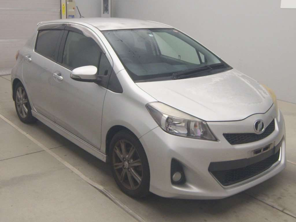 2011 Toyota Vitz NCP131[2]