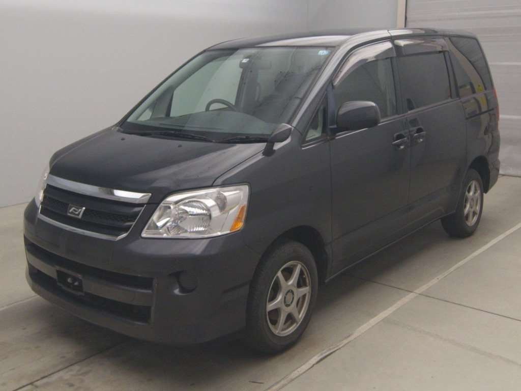 2005 Toyota Noah AZR65G[0]